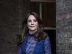 Kate Middleton usa vestido de estilista indiano em evento com William