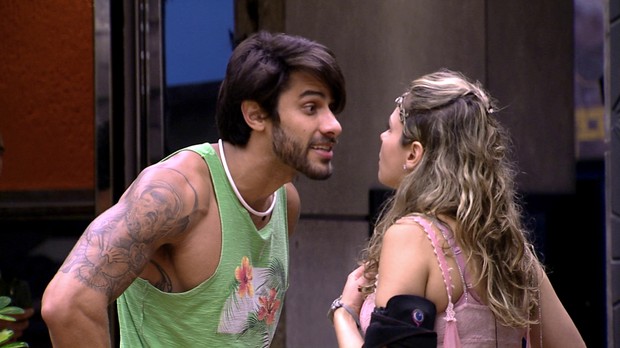 Renan e Ana Paula discutem em festa anterior (Foto: Globo/Divulgação)