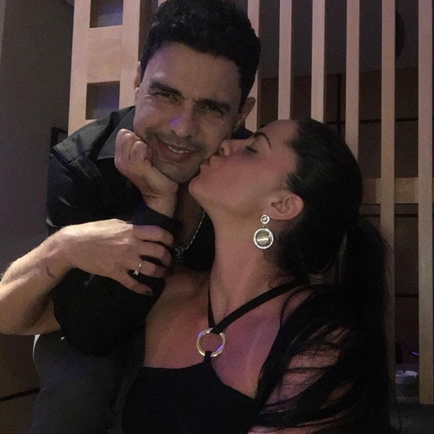 Zezé Di Camargo com a namorada, Graciele Lacerda (Foto: Instagram/ Reprodução)