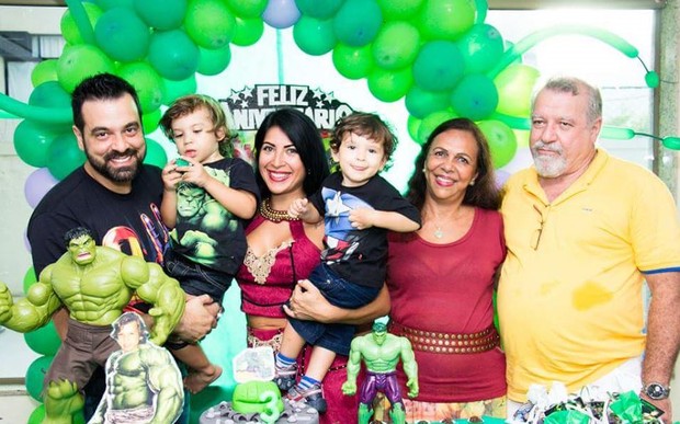 Priscila Pires e família (Foto: Divulgação / Bruh Teixeira Fotografia)