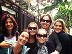 Cláudia Jimenez posta foto com Adriana Esteves e outras atrizes