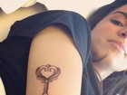 Anitta faz tatuagem e exibe desenho em rede social