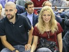 Shakira assiste a jogo de basquete com Piqué na Espanha