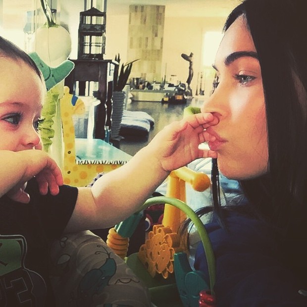 Megan Fox posa com o filho caçula, Bodhi (Foto: Instagram/ Reprodução)