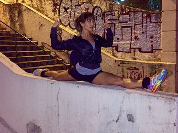 Sabrina Sato mostra elasticidade (Foto: Instagram/ Reprodução)