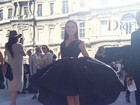 Com Isis Valverde na plateia, Dior apresenta coleção primavera-verão 2015 em Paris