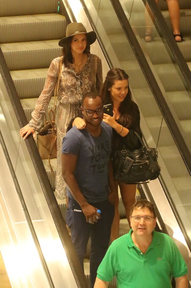 Thiaguinho, Fernanda Souza e Bruna Marquezine (Foto: Fabio Moreno/Agnews)