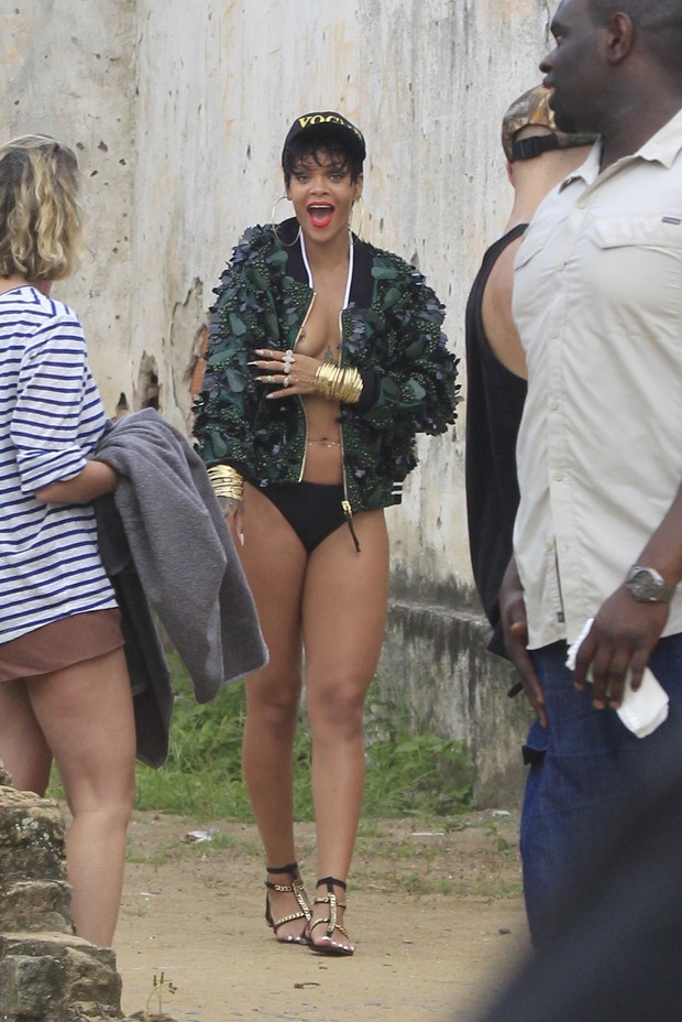 Rihanna faz ensaio em Angra dos Reis (Foto: Dilson Silva / Agnews)