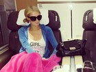 Fina! Paris Hilton posta foto na primeira classe do avião