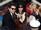 Katy Perry faz carinho em John Mayer durante a posse de Obama