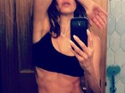 Luciana Gimenez mostra barriga sequinha, mas reclama: 'Falta de gym'