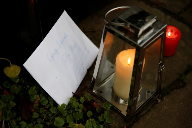 Fãs prestam homenagens a George Michael na Inglaterra (Foto: Reuters)