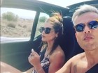 Otaviano Costa e Flávia Alessandra andam de carro conversível na Grécia