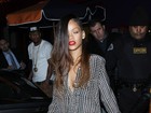 Rihanna troca o cabelo estilo 'Joãozinho' por longas madeixas