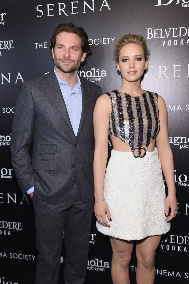 Bradley Cooper e Jennifer Lawrence em première de filme em Nova York, nos Estados Unidos (Foto: Jamie McCarthy/ Getty Images/ AFP)