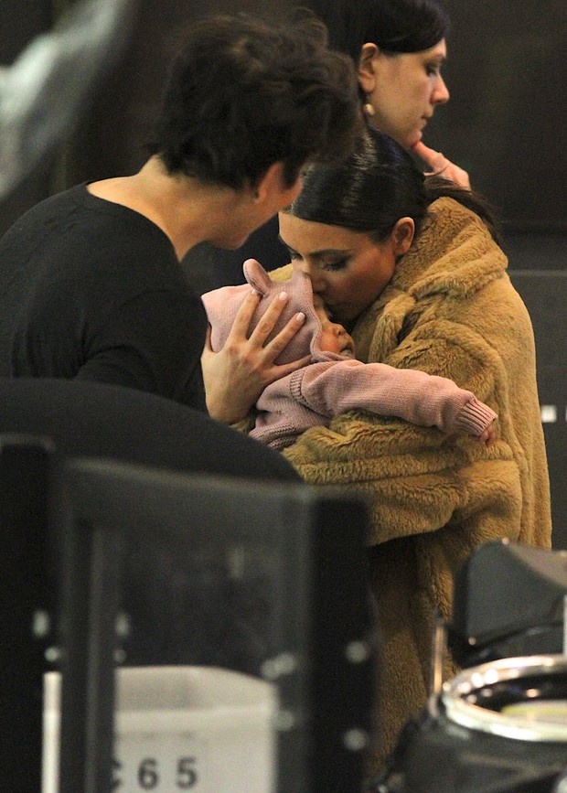Kim Kardashian e North (Foto: AKM-GSI BRASIL / Splash News)