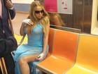 Depois de festa, Mariah Carey passeia de metrô de madrugada