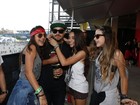Caio Castro faz sucesso entre as fãs teen no segundo dia de Lollapalooza