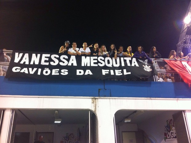 Fãs fazem faixa para Vanessa Mesquita (Foto: Arquivo Pesoal)