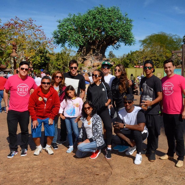 Anitta com a família Animal Kingdon (Foto: Instagram)