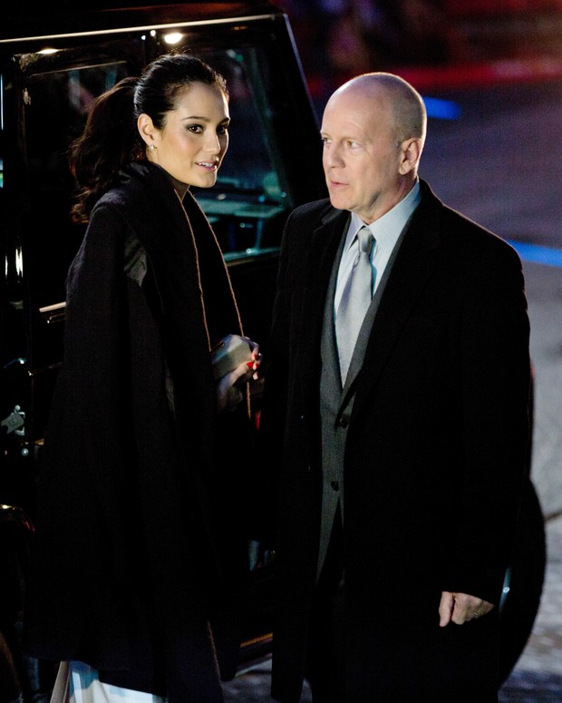 Bruce Willis e a mulher Emma (Foto: BRITTA PEDERSEN/Agência AFP)