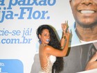 Raíssa Oliveira, rainha da Beija-Flor, exibe curvas com vestido transparente