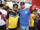 Rodrigo Hilbert, Paulo Vilhena e Dani Winits se encontram no Maracanã