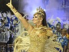 Viviane Araújo mostra boa forma ao desfilar por escola de samba capixaba