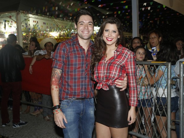 Nasser e Andressa participam de festa junina (Foto: Roberto Filho/AgNews)