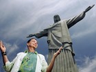 'Eu sou um milagre', diz Netinho em visita ao Cristo Redentor, no Rio