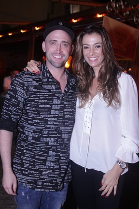 Paulo Gustavo e Mônica Martelli em restaurante na Zona Oeste do Rio (Foto: Udo Kurt/ Foto Rio News)