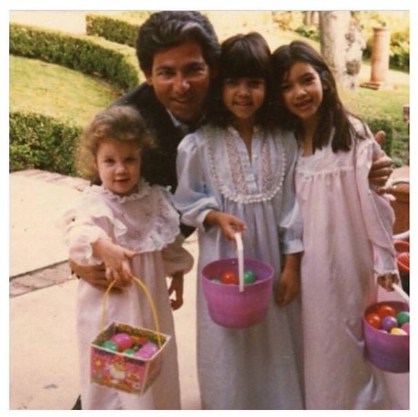 Kim Kardashian com as irmãs e o pai (Foto: Instagram)