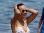 Olivia Wilde curte praia de biquíni no Havaí e mostra barriguinha de grávida