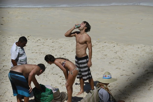 Kayky Brito na praia (Foto: Dilson Silva/ Ag. News)