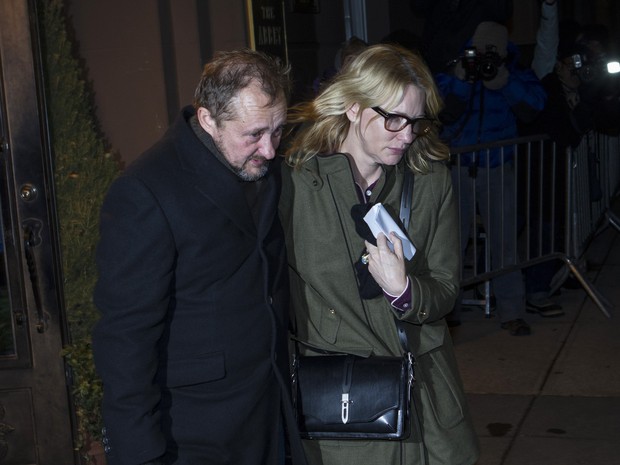Cate Blanchett e o marido, Andrew Upton no velório de Philip Seymour Hoffman em Nova York, nos Estados Unidos (Foto: Keith Bedford/ Reuters)
