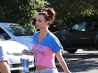 Britney Spears deixa barriga à mostra ao sair da academia