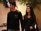Jessika Alves faz passeio romântico com o namorado em shopping