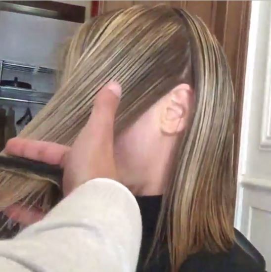 Susana Werner cortando cabelo (Foto: Instagram / Reprodução)
