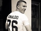 Lukas Podolski posa com camisa de Ronaldo e fãs pedem: 'Volta!'