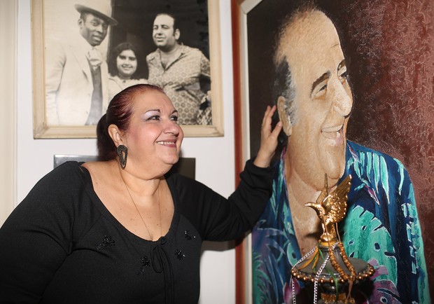 Vitoria Cury mostra acervo de lembranças do pai, Bolinha (Foto: Iwi Onodera/ EGO)