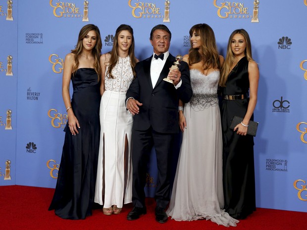 Sylvester Stallone com a mulher, Jennifer Flavin, e as filhas Sistine Rose Stallone, Sophia Rose e Scarlet Rose em premiação de filme em Los Angeles, nos Estados Unidos (Foto: Lucy Nicholson/ Reuters)