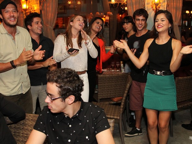 Jessika Alves comemora aniversário com amigos em restaurante na Zona Oeste do Rio (Foto: Anderson Borde/ Ag. News)