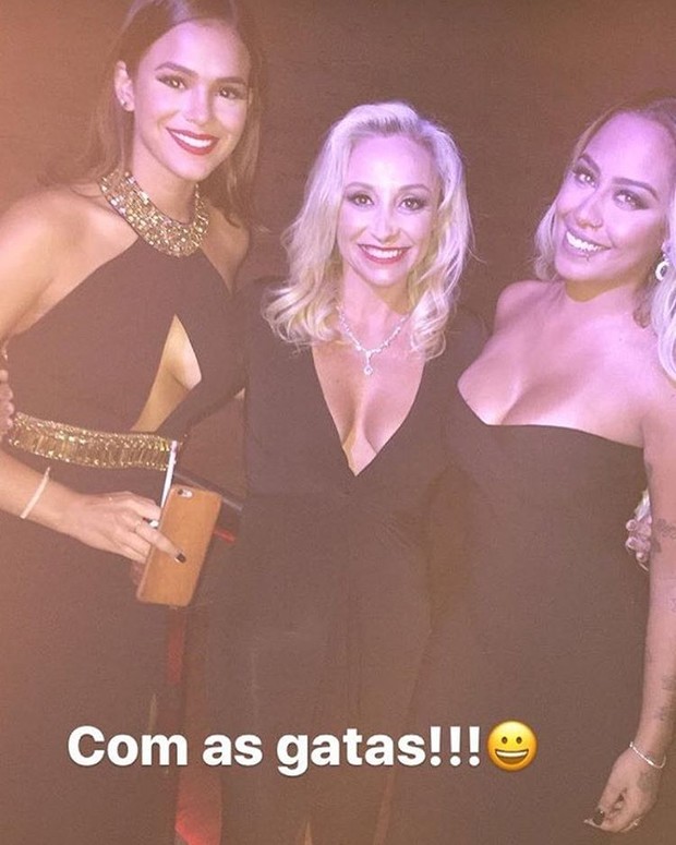 Bruna Marquezine posa com Rafaella e amiga (Foto: Instagram / Reprodução)