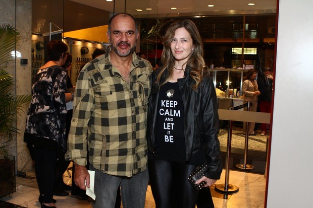Humberto Martins e a mulher na estreia da peça "Vermelho" (Foto: Raphael Mesquita / Foto Rio News)