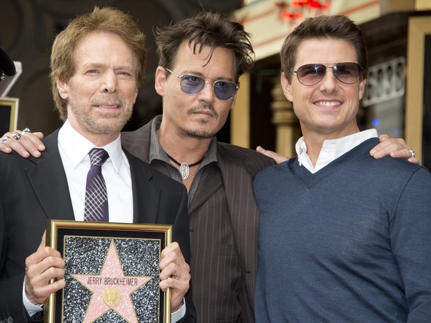 Produtor Jerry Bruckheimer, Johnny Depp e Tom Cruise em evento em Los Angeles, nos Estados Unidos (Foto: Robyn Beck/ AFP)