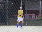 Rodrigo Santoro e Marcos Palmeira jogam futebol  no Rio