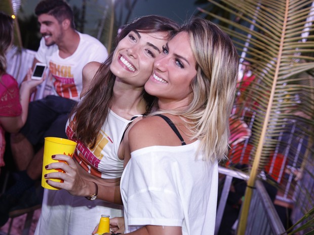 Maria Casadevall e Giovanna Ewbank em festa em festa em Porto de Galinhas, Pernambuco (Foto: Felipe Panfili/ Ag. News)