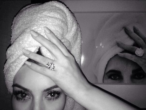 Kim Kardashian imita Elizabeth Taylor (Foto: Instagram/Reprodução)