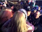 Taylor Switf ganha beijo de Harry Styles durante festa de Ano Novo