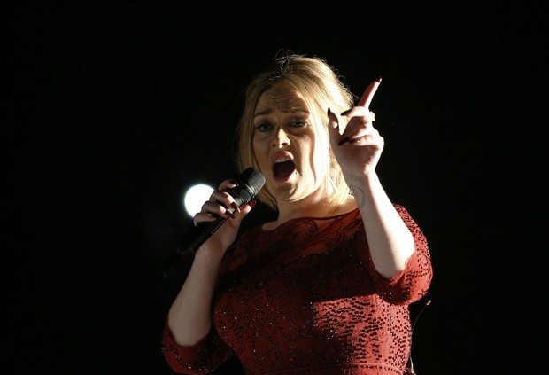 Adele em apresentação no Grammy (Foto: REUTERS/Mario Anzuoni)